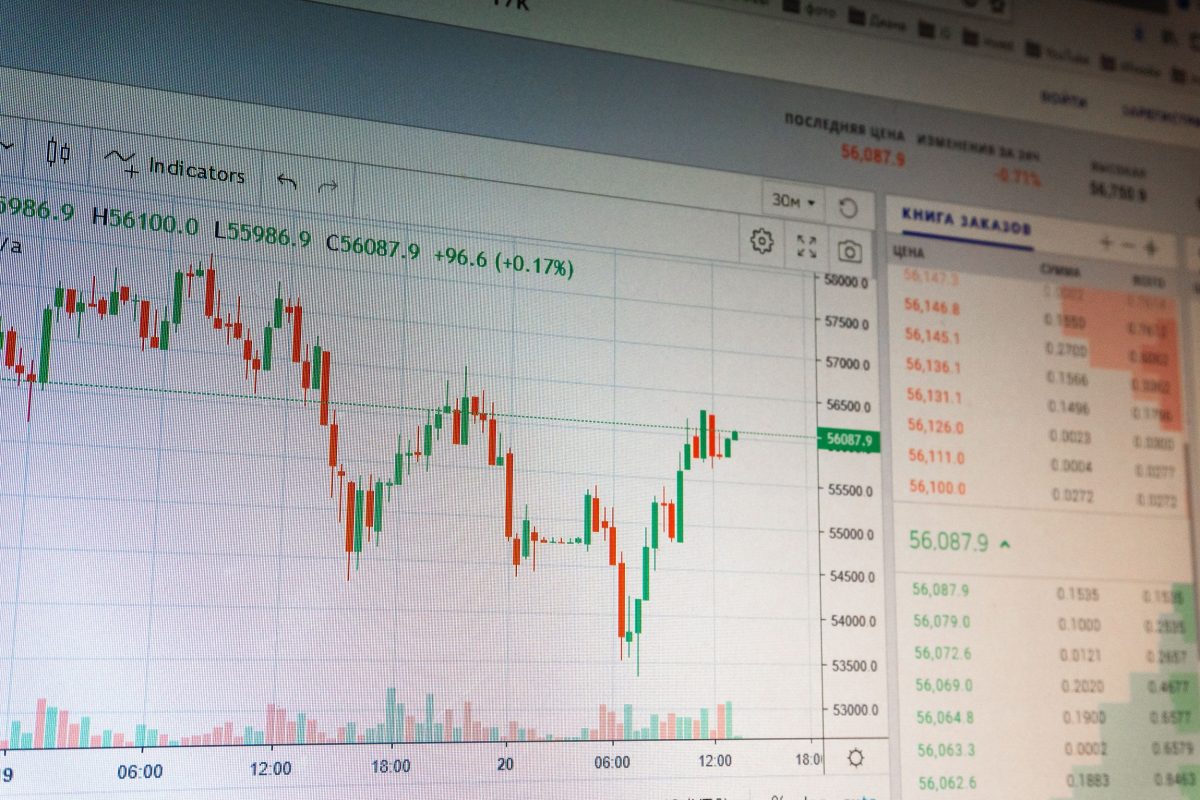Crypto recovery lawyer Australia reviewing blockchain fraud evidence